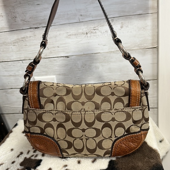 Coach hand bag - Picture 2 of 5